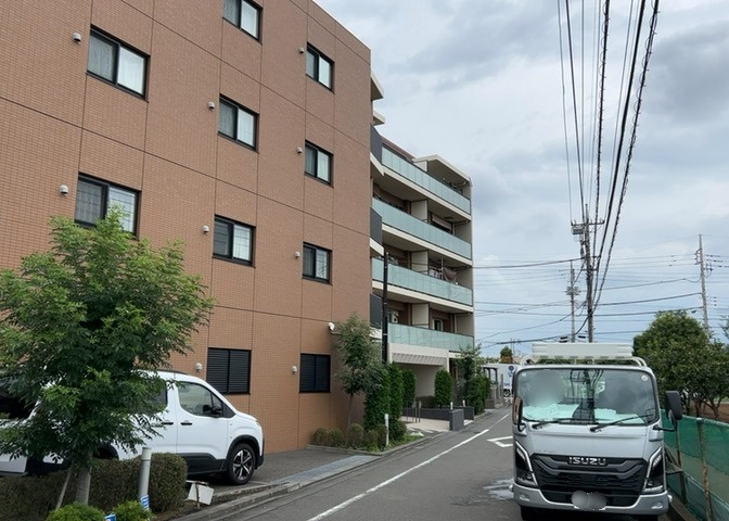 隣家の土地はどうなっているのか、生活利便施設が近くにあるのか、学校まで近いかなど、お客様のライフスタイルにあわせたイメージが重要です。また、近くにあると困る施設が近くにないかも確認するといいでしょう。