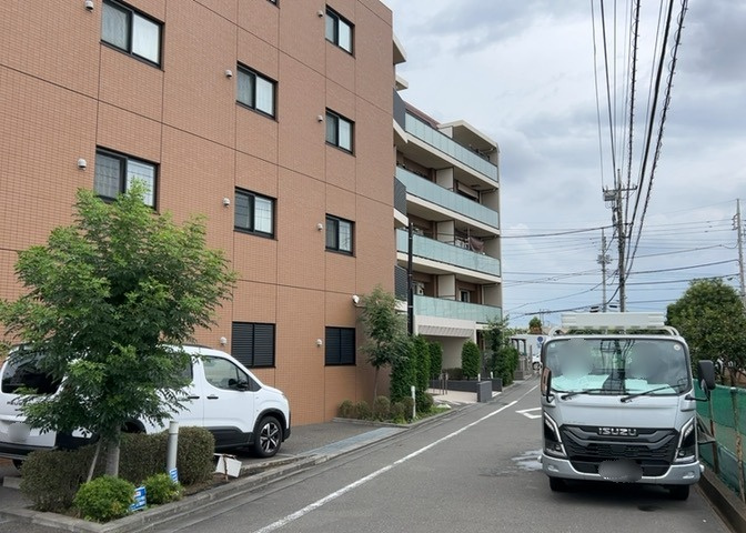 外観はマンション管理がされているかの目安になります。築年数が古いと、壁面は劣化してひび割れが生じることも！建物が古びていても細かいところが修繕されていると、きちんと管理されているなぁと感じるでしょう。