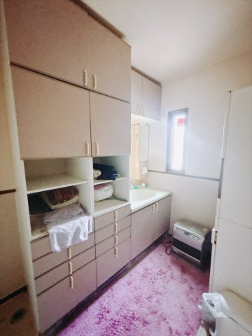 ■洗面室｜大きな鏡で朝の身支度もラクラク♪毎日の忙しい準備が楽しくなる洗面所です(^^♪