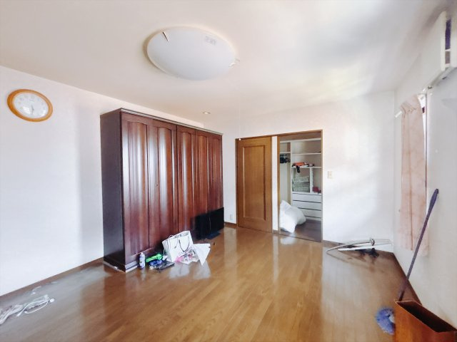 ■洋室｜お子様の一人部屋にピッタリな洋室。木のぬくもりを感じるフローリングは、天然木の味わいが時とともに深みを増していきます。また、傷にも強く、フリーワックスでお手入れもラクラクです♪