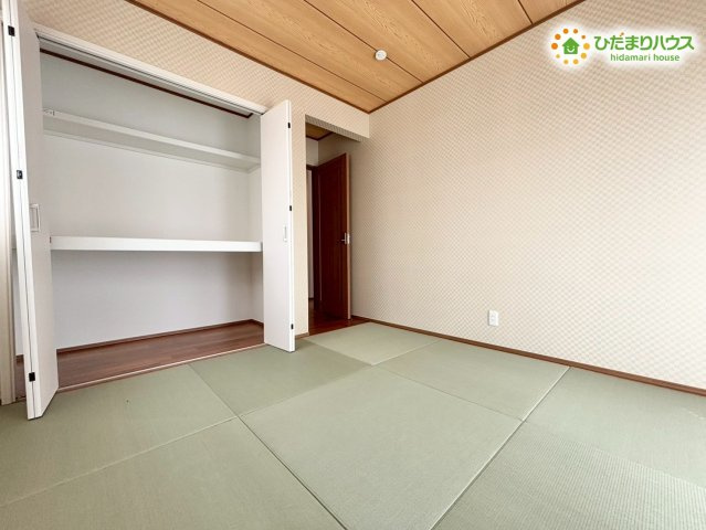 大容量の押入完備！お布団や季節の衣類、お子様のおもちゃをサッと片付けられて便利です！
