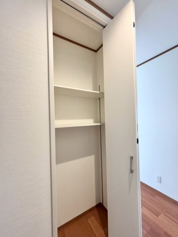 収納スペースが充実しているので、お部屋が散らかる心配もございませんね！！