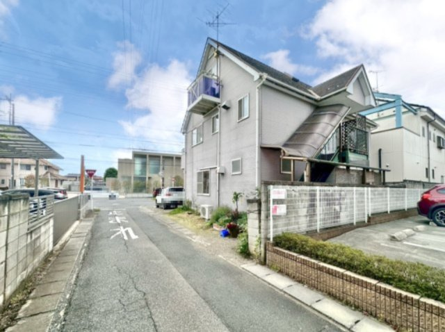 ■外観｜外構や植栽の計画次第で自分好みにアレンジできる余白があり、住みながら楽しめる住まいです♪　
