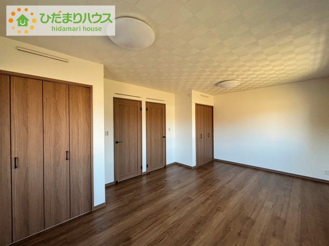 大きなベッドを置いても余裕の広さの主寝室♪♪
