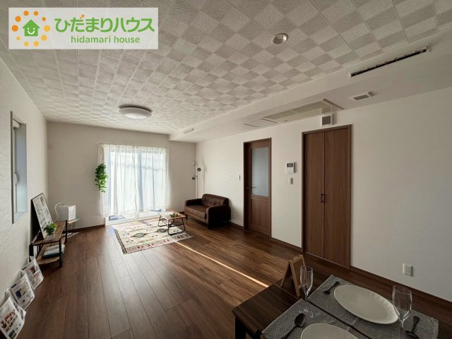 リビング大きな窓からは、暖かな日の光が降り注ぎます・・・