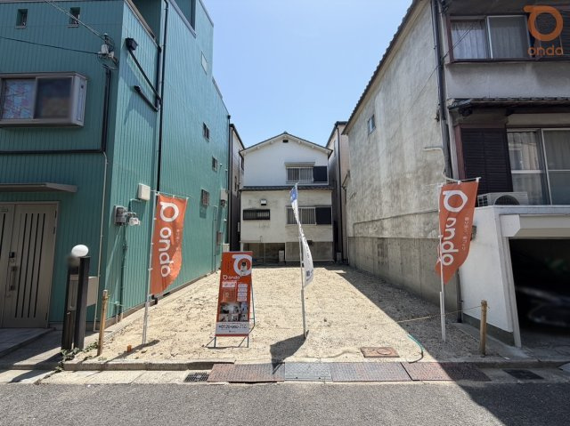 【現地土地写真】約6ｍのゆとりある間口で駐車場も安心◎　■生活至便施設も徒歩圏内に充実した暮らしやすい住環境です。