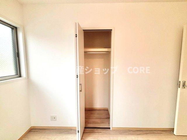 各居室にはたっぷり収納ができるクローゼットを完備。お部屋の空間を有効的に活用可能！