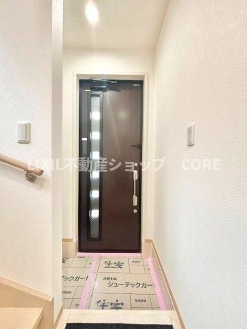 玄関ホールがスッキリ広々としていると帰る時も出ていく時も気持ちが良いものです！