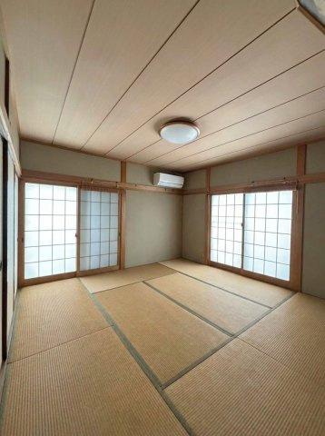 和室8帖　ごろ寝や読書にちょうどいい、くつろぎの和室スペース
