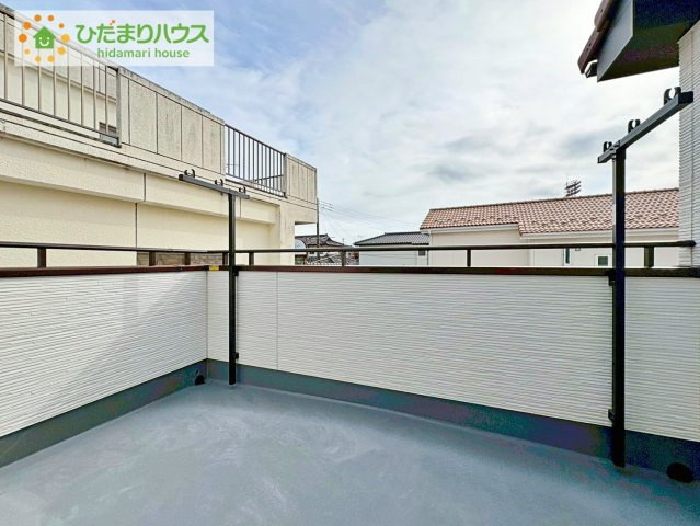 広々としたバルコニー。お洗濯物もぜーんぶ干せちゃいます！！