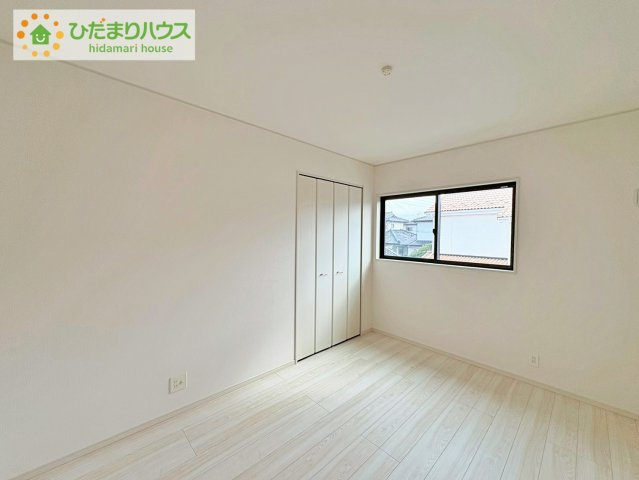 机にベットを置けば子供部屋の完成です！