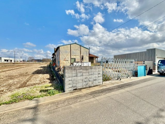更地渡しでのお引渡しです。475？の大きな売地です。是非お問合せ下さい♪