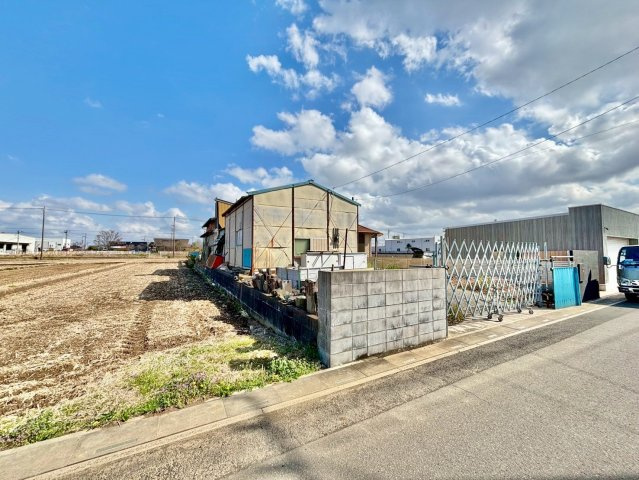 更地渡しでのお引渡しです。475？の大きな売地です。是非お問合せ下さい♪