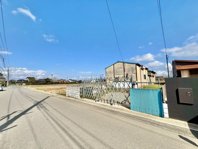 更地渡しでのお引渡しです。475？の大きな売地です。是非お問合せ下さい♪