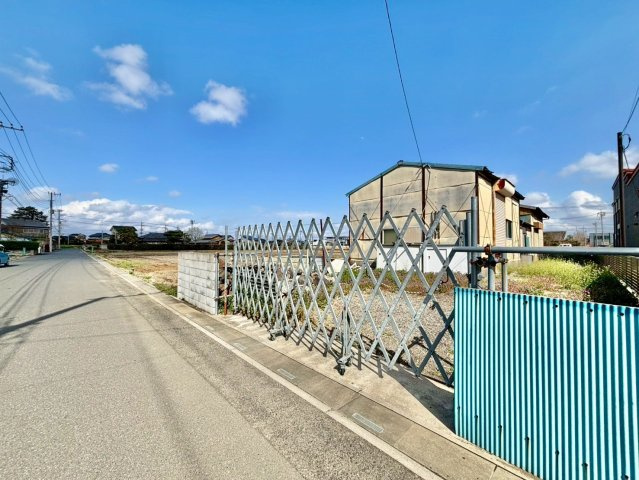 更地渡しでのお引渡しです。475？の大きな売地です。是非お問合せ下さい♪