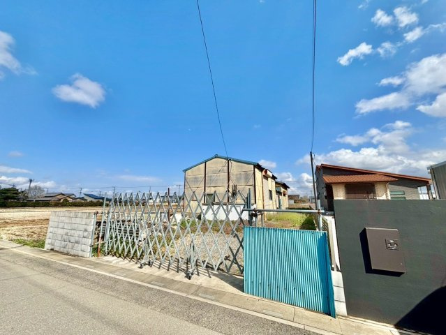 更地渡しでのお引渡しです。475？の大きな売地です。是非お問合せ下さい♪