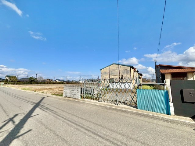 更地渡しでのお引渡しです。475？の大きな売地です。是非お問合せ下さい♪