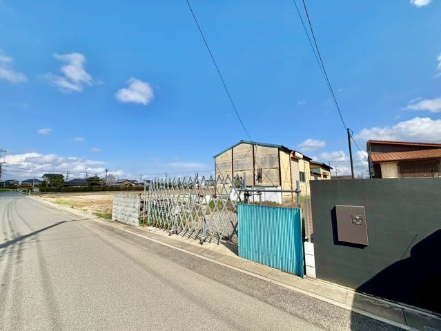 更地渡しでのお引渡しです。475？の大きな売地です。是非お問合せ下さい♪