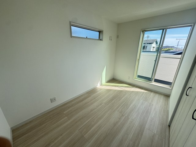 2階の洋室は全部屋明るいお部屋です。