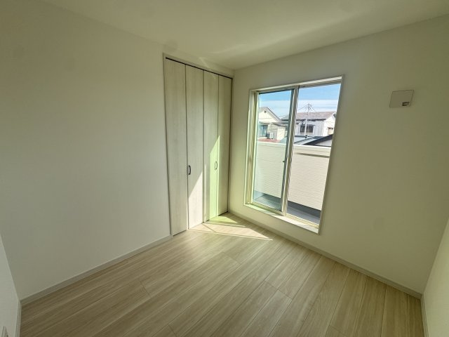 2階の洋室は全部屋明るいです。