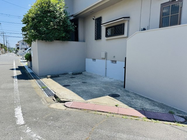～敷地はゆとりある65坪超、北西側6ｍ・南西側6道路に面しています～