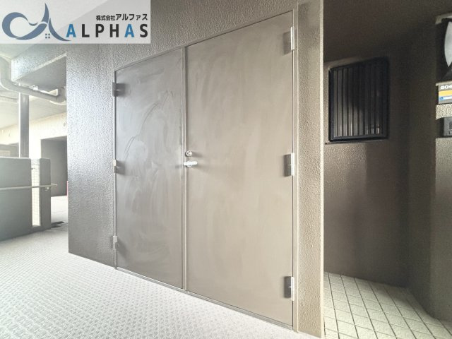 ◆玄関横に大容量の専用トランクルームあり♪