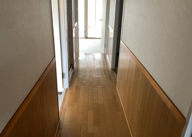 内装はとにかくおしゃれなものがいい！と選ぶ前に、まず住んだ後のことを想像してみましょう。住んでみたらコンセントの位置が悪くて使いにくいなど出てきます。事前にどの家電をどこに置くか想定しておきましょう。