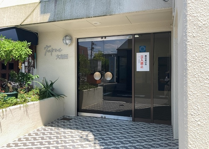 マンションのエントランスには、もともと風よけや防犯の役割がありますが、マンションによって宅配ボックスなどの設備が備わっている所もあります。日々の生活をイメージしながら生活しやすさをチェックしましょう。