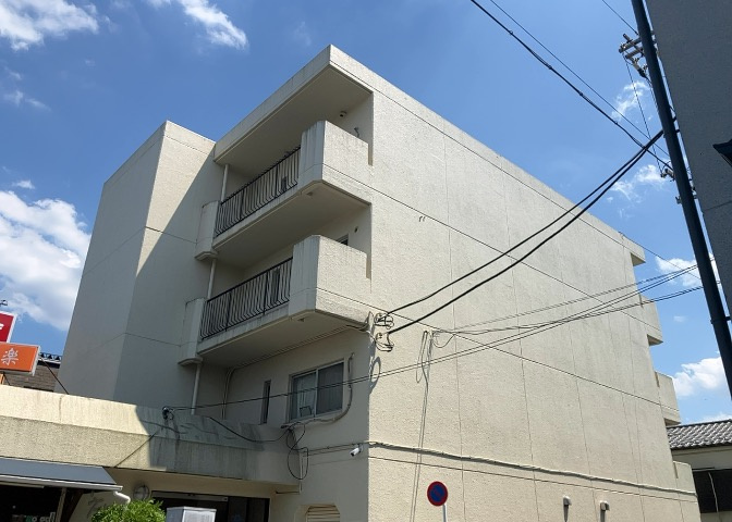 外観はマンション管理がされているかの目安になります。築年数が古いと、壁面は劣化してひび割れが生じることも！建物が古びていても細かいところが修繕されていると、きちんと管理されているなぁと感じるでしょう。