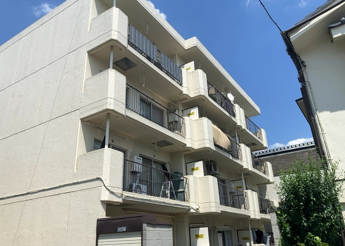マンションの駐輪場は、事前に空きがあるか確認を取ると安心です。せっかく入居したのに駐輪スペースがない！なんてことになったら大変ですよね。そこで、内見時や購入前にはまず事前に確認しておくと良いでしょう。