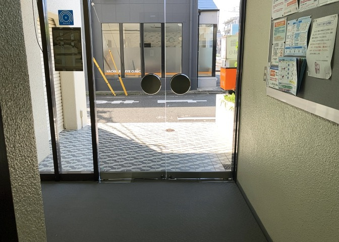ラウンジは、マンションの共用スペースに椅子やテーブルなどを配置した利用者が寛げる空間です。屋内型ラウンジと屋外型ラウンジがあります。共用部分の管理状況と合わせて、詳細については現地でご確認ください。