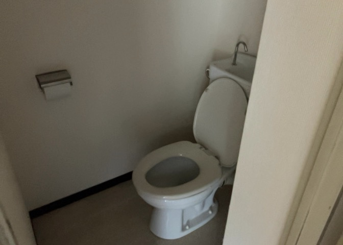 トイレは大きさや形、機能、抗菌性などが異なる多種多彩なタイプが各メーカーから出ています。それぞれに良さがあるため、事前にどういったタイプのトイレがいいのかをご家庭内で決めて、内見に行くといいでしょう。