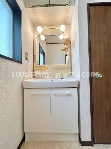 収納もあり、スッキリとした洗面化粧台。時間に余裕とゆとりを持たせます。
