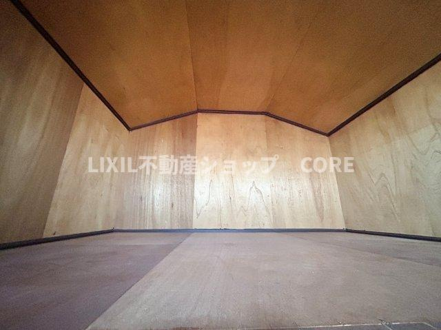 小屋裏収納付き！日常では滅多に使用しないけれど、捨てられない大切な物を一挙にまとめて収納。