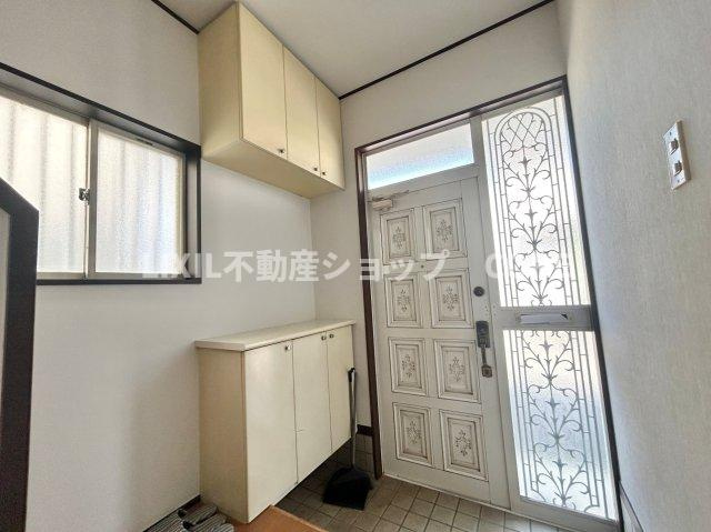 いつも気持ちよくご家族をむかえられるよう、玄関下駄箱収納をフル活用してスッキリとした玄関！　