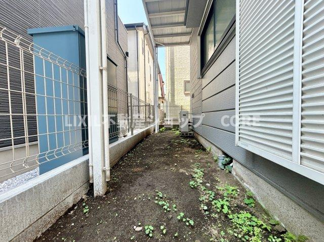 ガーデニングや家庭菜園等楽しめるお庭もございます。
