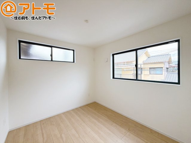 壁と床がシンプルな色合いだからこそ自分だけの空間を作れます♪お部屋作りのイメージは順調でしょうか♪
