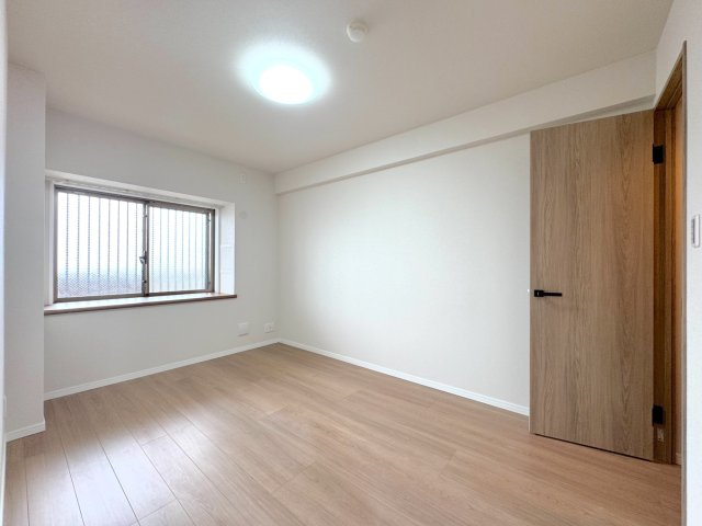 洋室6帖　間取り図右上の部屋