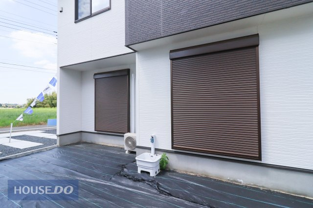 【防犯設備】防犯面だけでなく、断熱や防音効果も期待できるシャッター付！