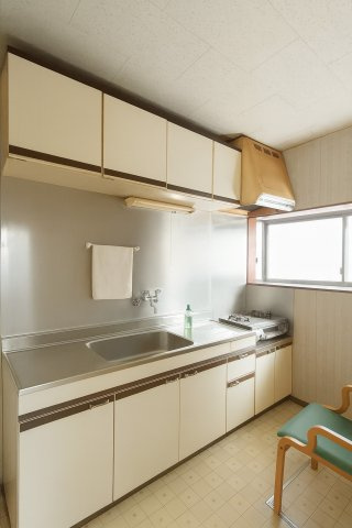 キッチンです。※構造や間取はそのままにCG加工により空家を表現しています。