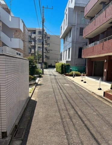 前面道路本物件の先が行き止まりなので、交通量少ないです◎