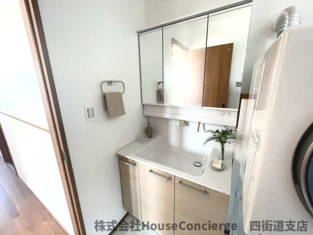 生活感は隠して、使いやすさはそのままに。暮らしの中の“見せる美しさ”を叶える洗面空間です