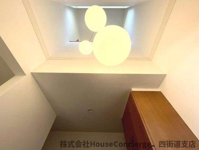 縦に広がる空間が、暮らしをのびやかにする