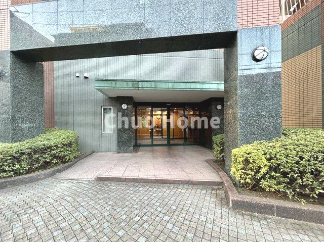 【エントランス】マンションのエントランスは、その物件の印象を決める、顔とも言える場所です。毎日通る場所ですからきれいなのが一番です。
