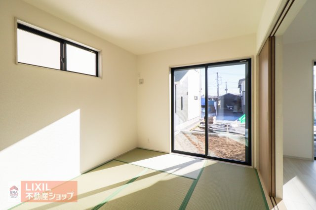 【和室】ゆったりくつろぎスペース。お子様の遊び場としても重宝しますね♪