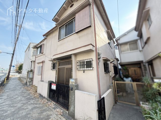 前面道路含む外観写真