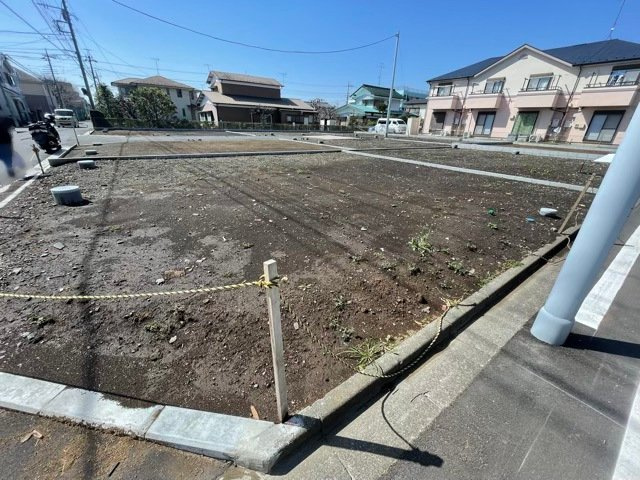 隣家の土地はどうなっているのか、生活利便施設が近くにあるのか、学校まで近いかなど、お客様のライフスタイルにあわせたイメージが重要です。また、近くにあると困る施設が近くにないかも確認するといいでしょう。