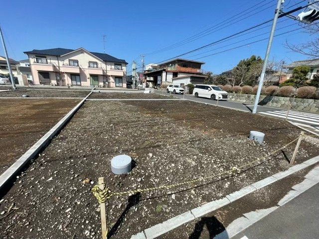 人が暮らすうえで日光は大切な要素となります。日当たりの良さは譲れないポイントですね。併せて近くに大きな建築物の建築予定がないか、あるいはそれが可能な土地が近くにないか事前に確認することもお勧めします。
