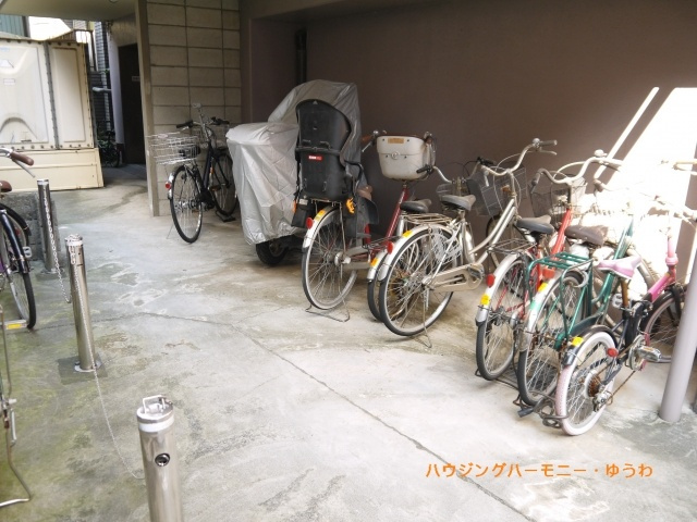 屋根付きの駐輪場となっていますので、雨の日でも大切な自転車が濡れずに済みます。
