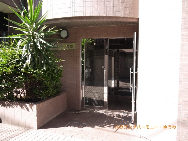 清廉とされたエントランスになっています。